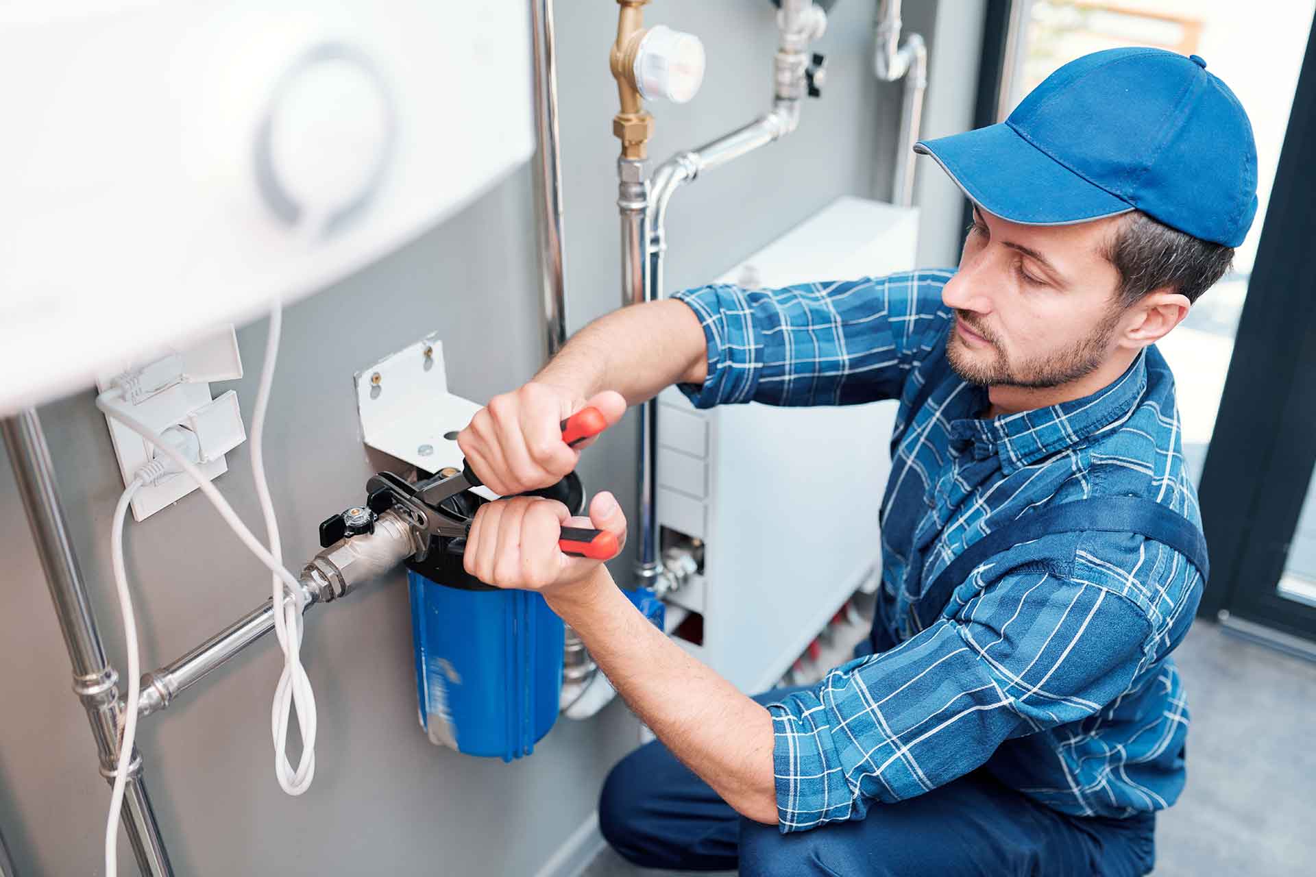 Randburg plumber using modern plumbing tools